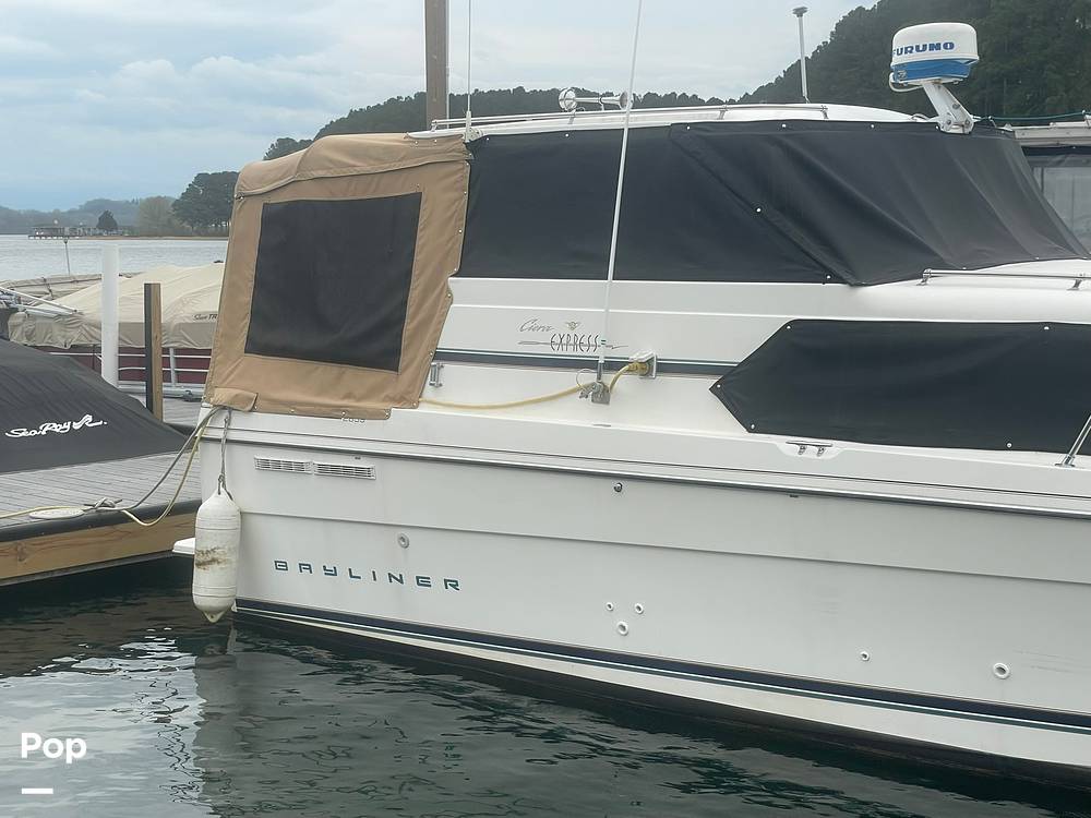 Slide: The Image of Bayliner Ciera Express 2859 1997 - 15294563