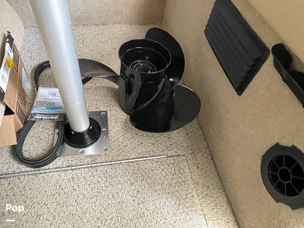 Slide: The Image of Bayliner Classic 242 2004 - 15814084