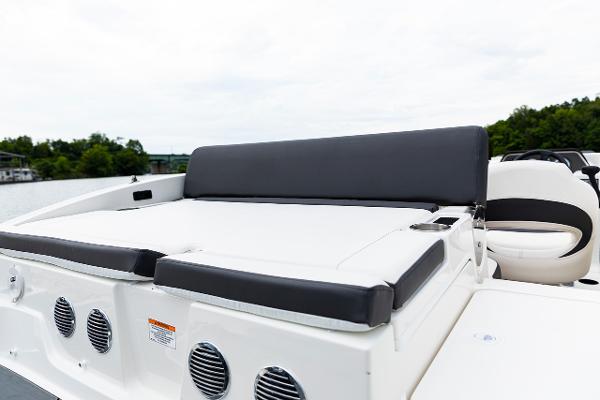 Slide: The Image of Bayliner DX2000 2022 - 10