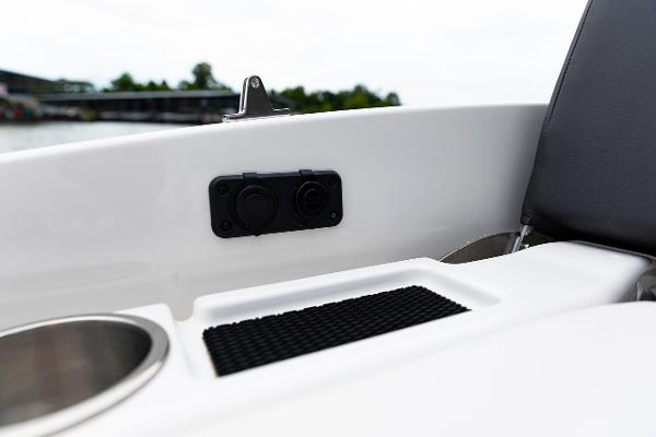 Slide: The Image of Bayliner DX2000 2022 - 7