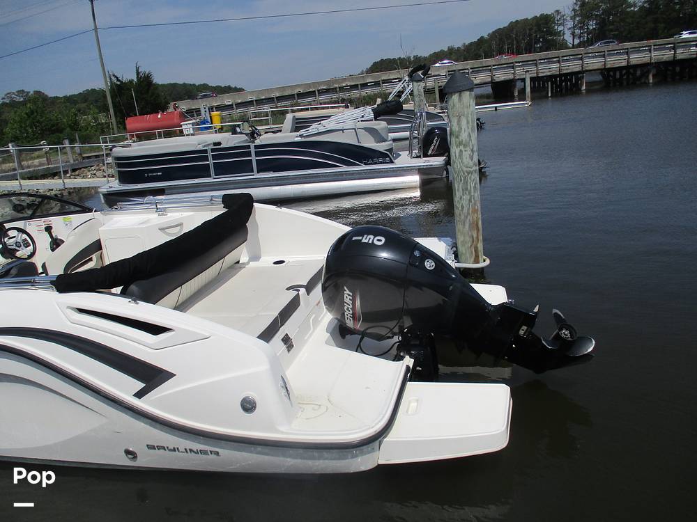 Slide: The Image of Bayliner DX 2200 2021 - 14301190