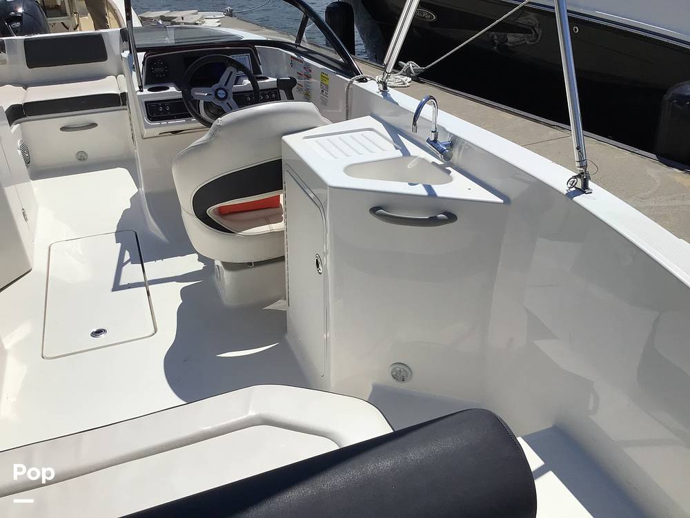 Slide: The Image of Bayliner DX 2200 2022 - 14333941
