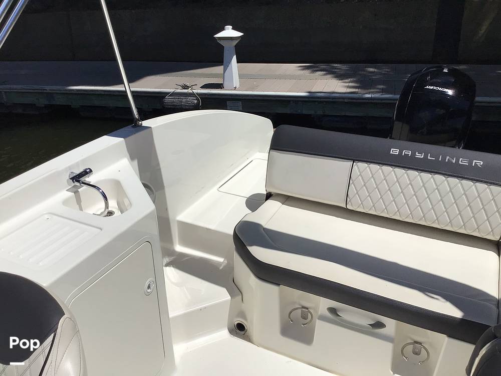 Slide: The Image of Bayliner DX 2200 2022 - 14321149