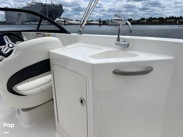 Slide: The Image of Bayliner DX 2200 2022 - 14327565