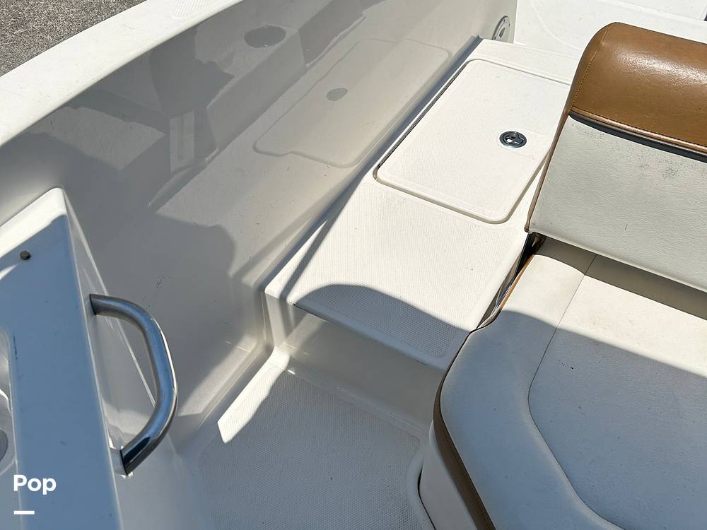 Slide: The Image of Bayliner DX 2200 2022 - 14271454