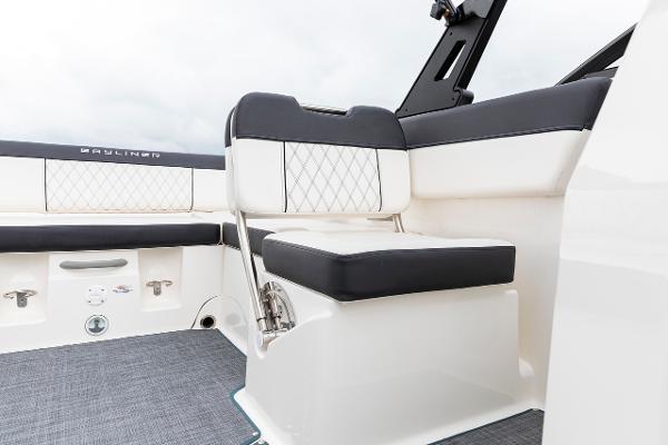 Slide: The Image of Bayliner DX2200 2022 - 8