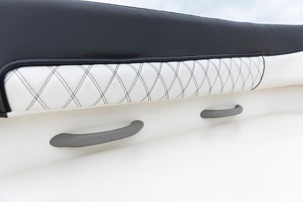 Slide: The Image of Bayliner DX2200 2024 - 10