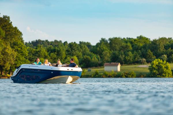 Slide: The Image of Bayliner DX2200 2024 - 5