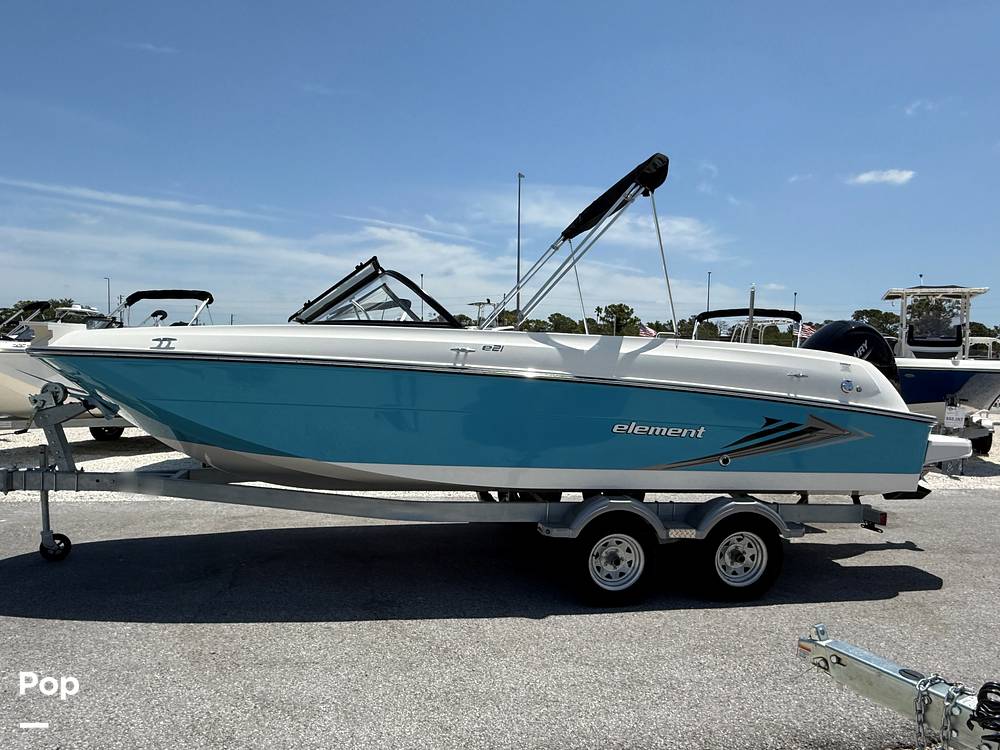 Slide: The Image of Attractive Impulse Blue Color - 15395026