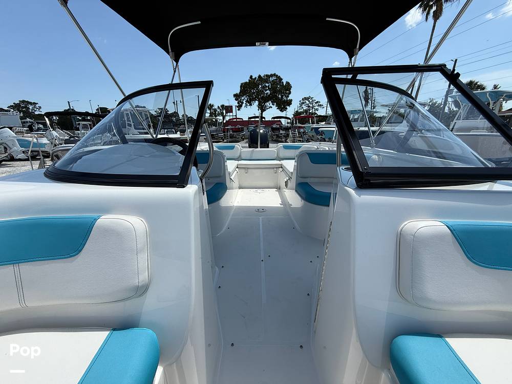 Slide: The Image of Optional Walk-thru Windshield - 15395057