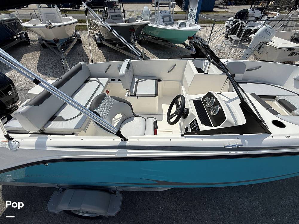 Slide: The Image of Bayliner Element M19 2024 - 15390539