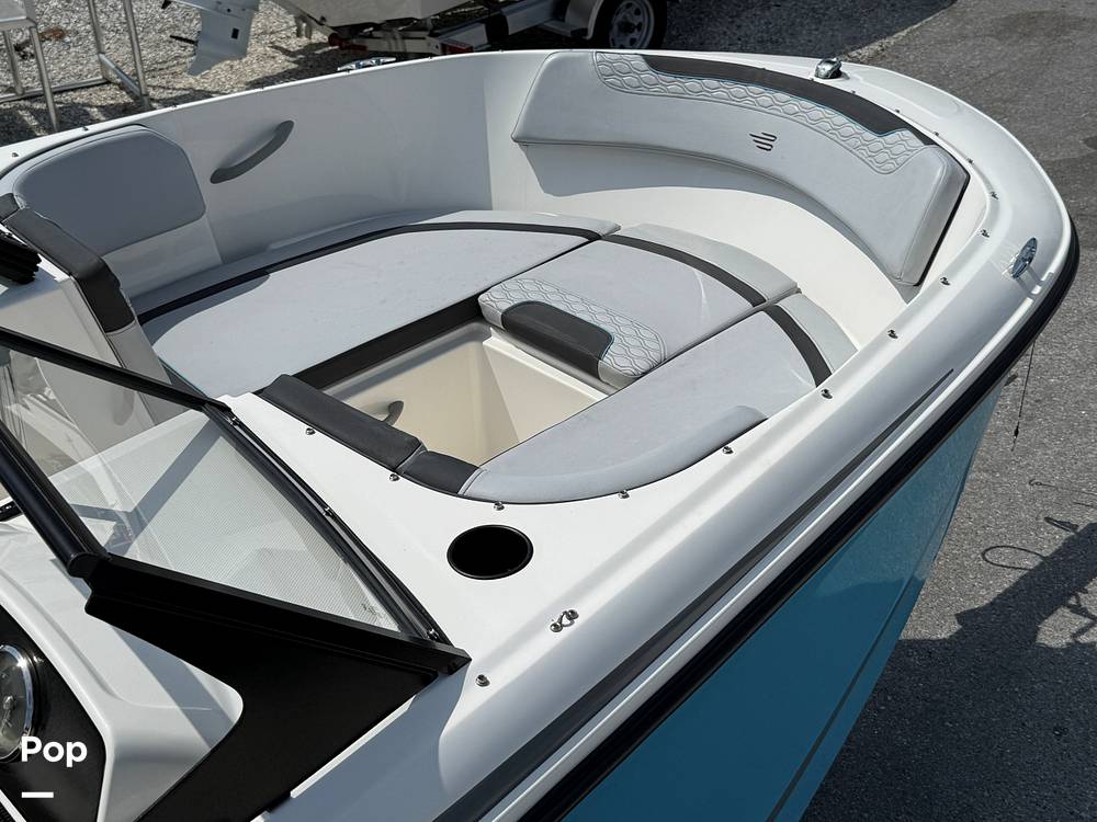 Slide: The Image of Bayliner Element M19 2024 - 15390540