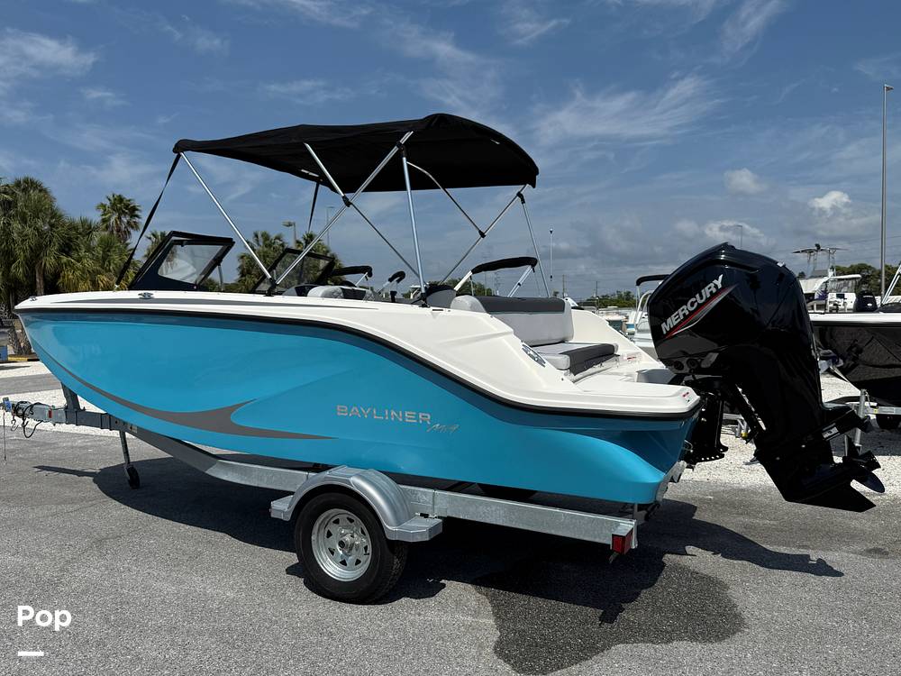 Slide: The Image of Bayliner Element M19 2024 - 15390545