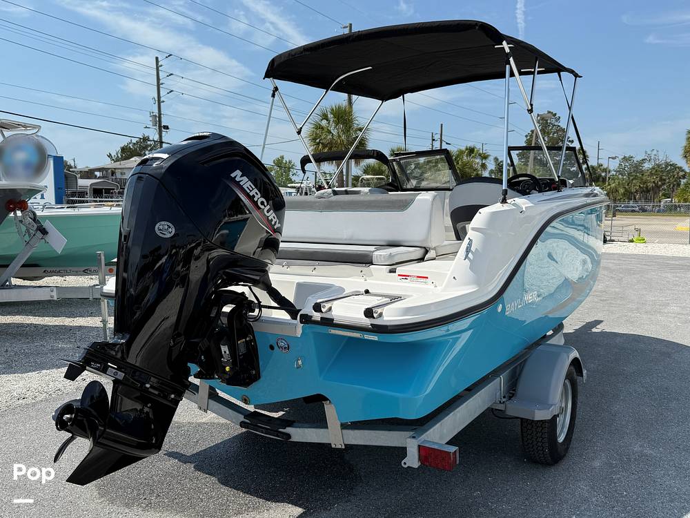 Slide: The Image of Bayliner Element M19 2024 - 15390548