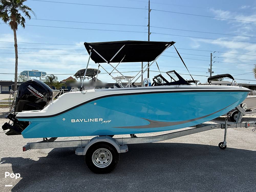 Slide: The Image of Bayliner Element M19 2024 - 15390550