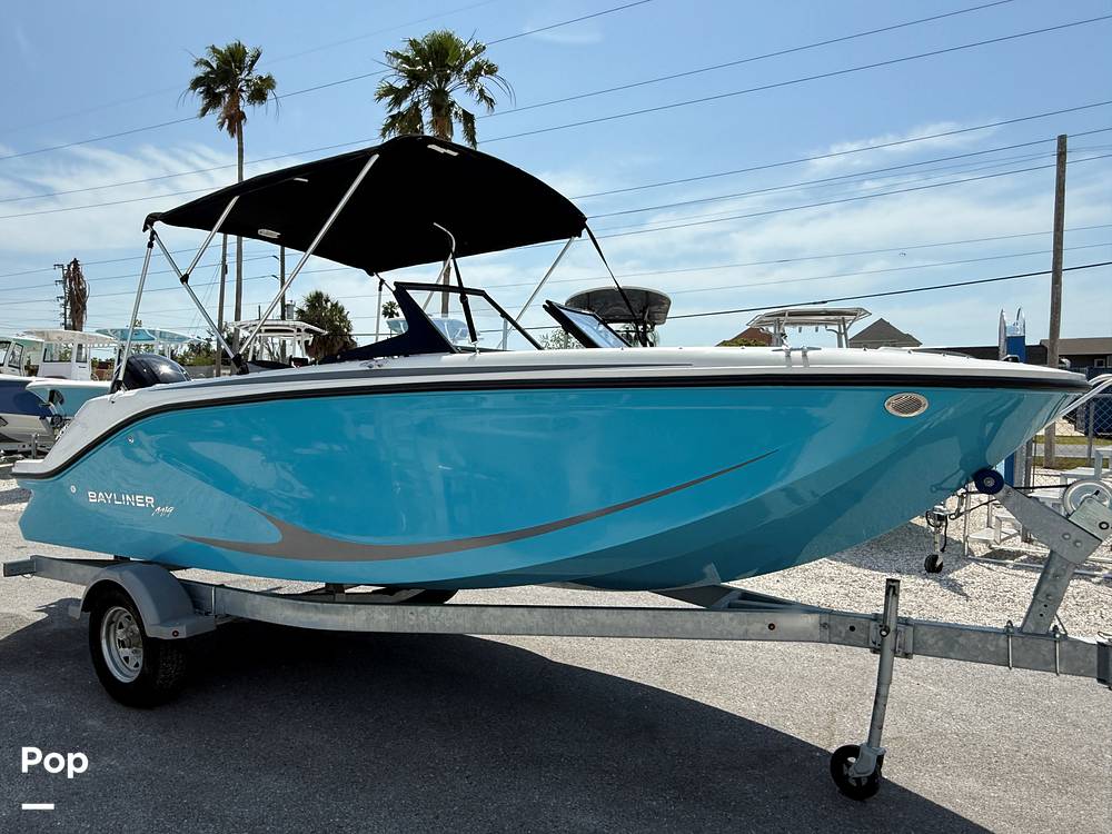 Slide: The Image of Bayliner Element M19 2024 - 15390551