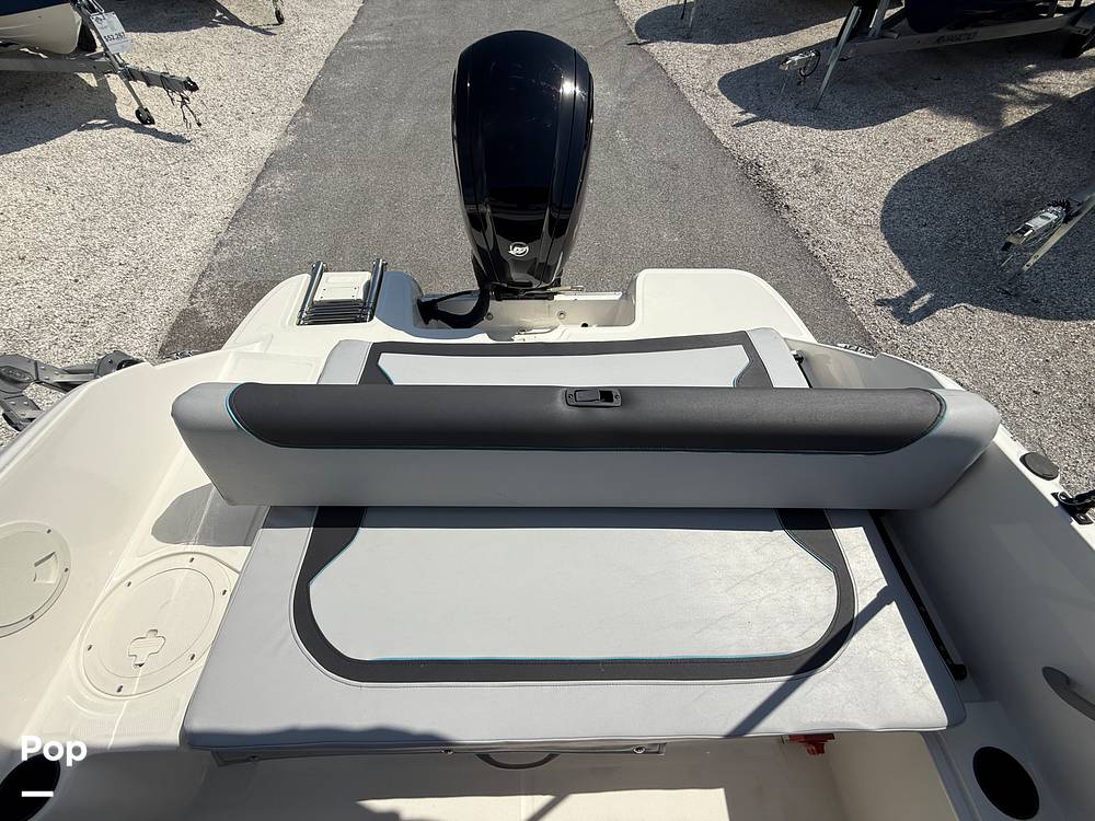 Slide: The Image of Bayliner Element M19 2024 - 15390558