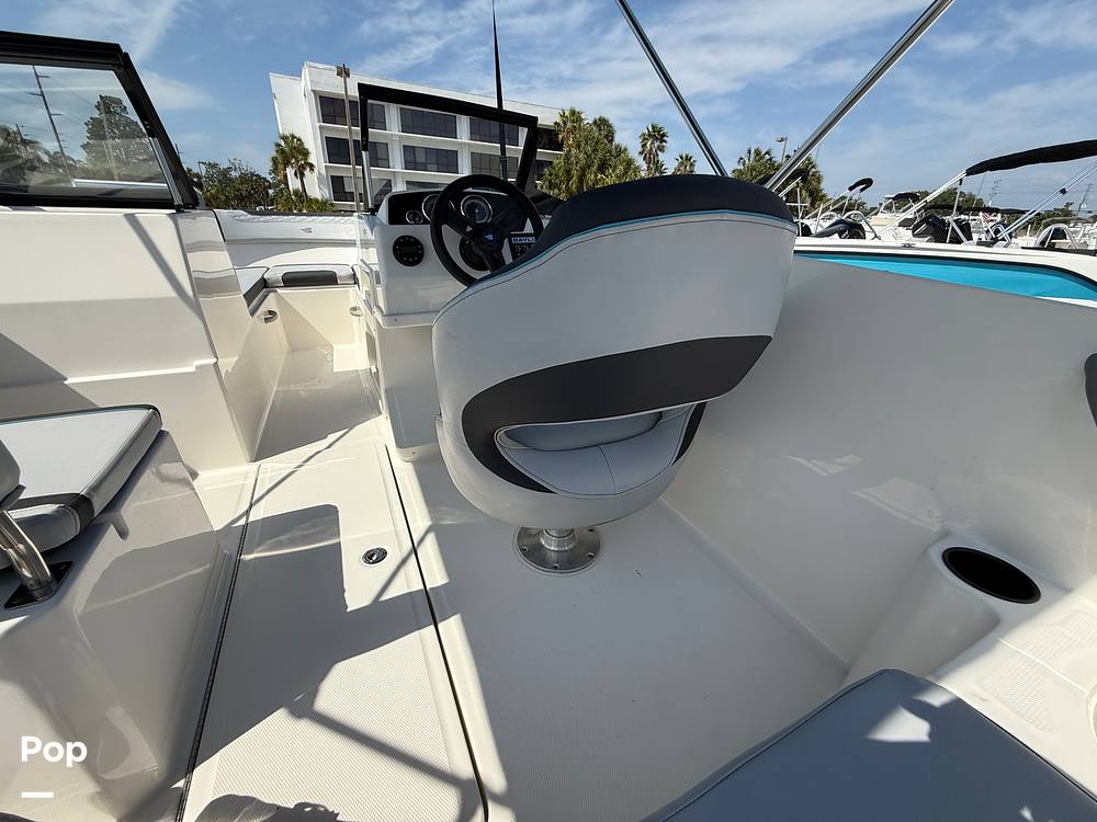 Slide: The Image of Bayliner Element M19 2024 - 15390567