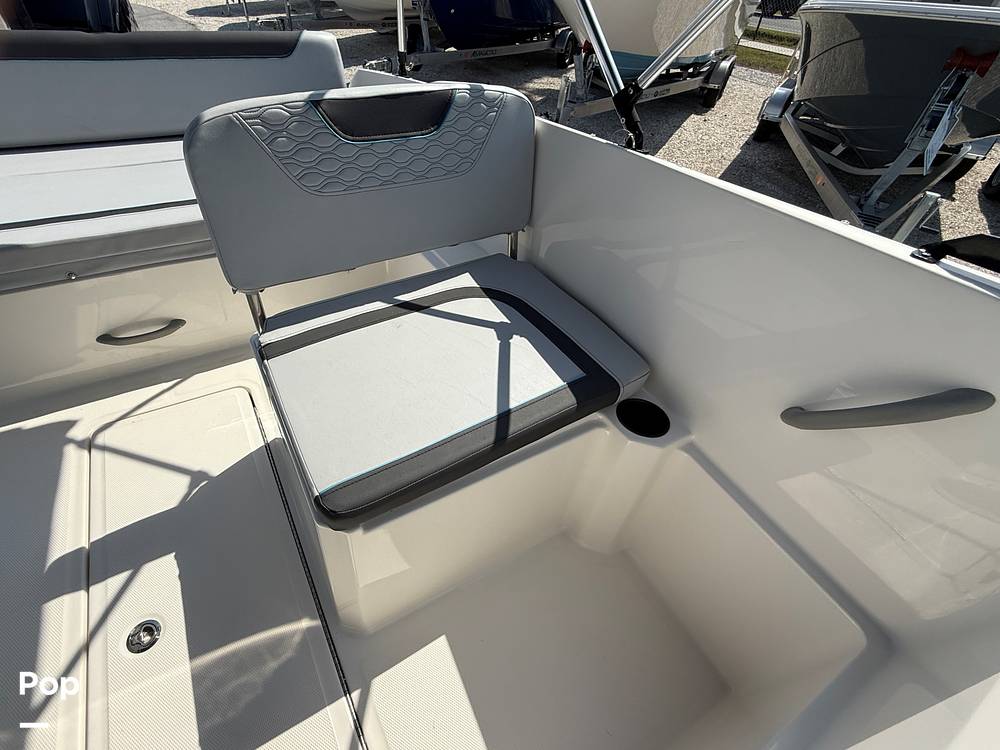 Slide: The Image of Bayliner Element M19 2024 - 15390573