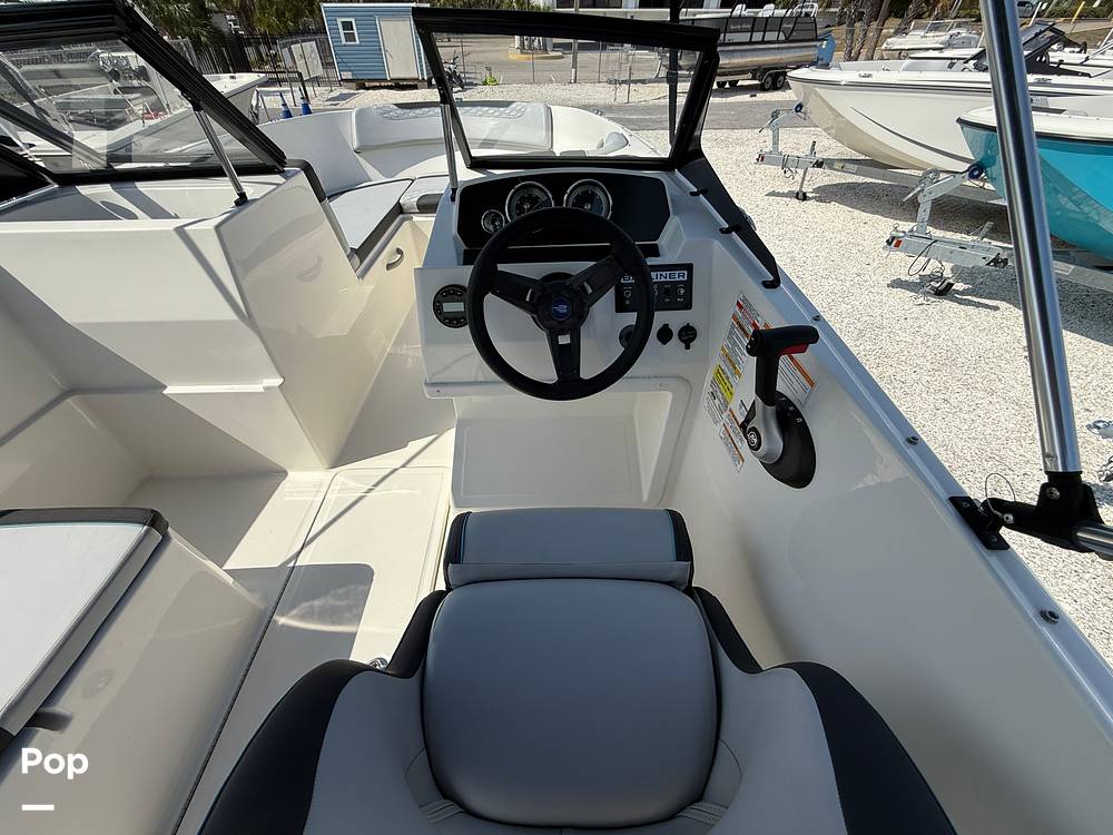 Slide: The Image of Bayliner Element M19 2024 - 15390574