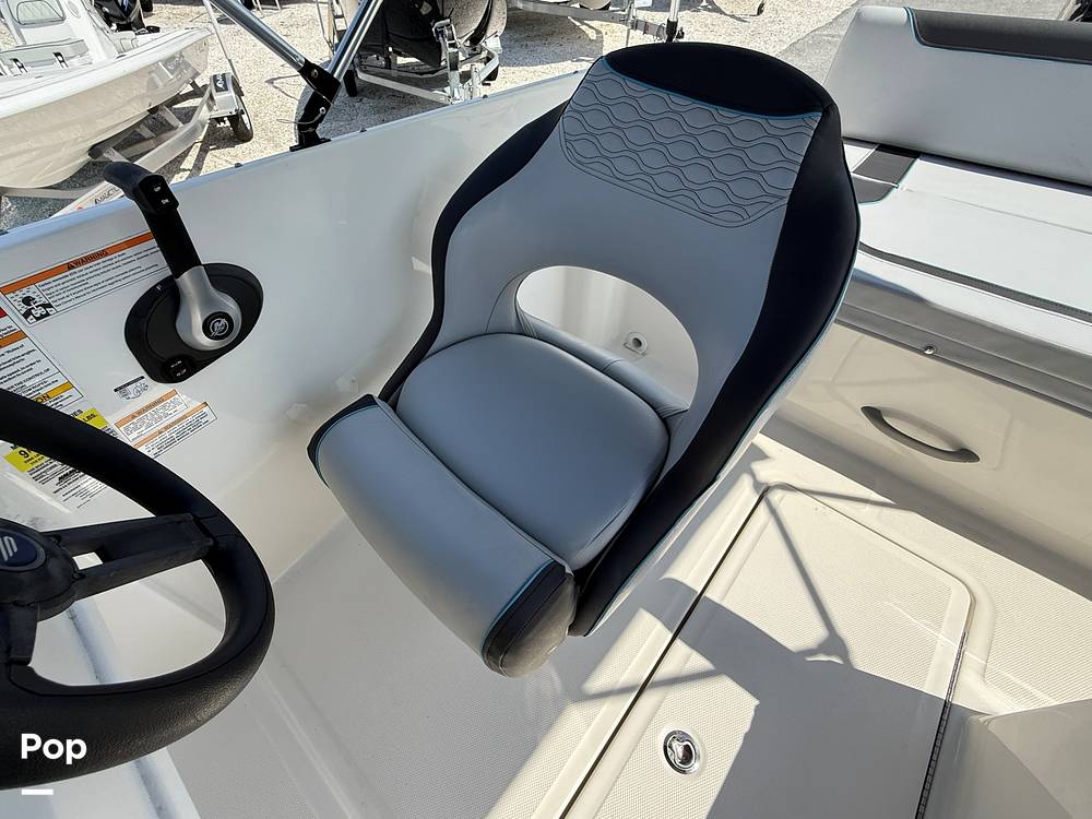 Slide: The Image of Bayliner Element M19 2024 - 15390615