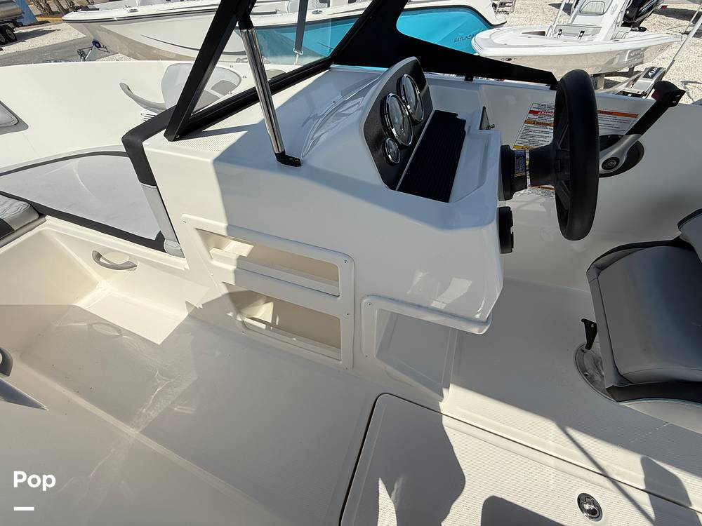 Slide: The Image of Bayliner Element M19 2024 - 15390622