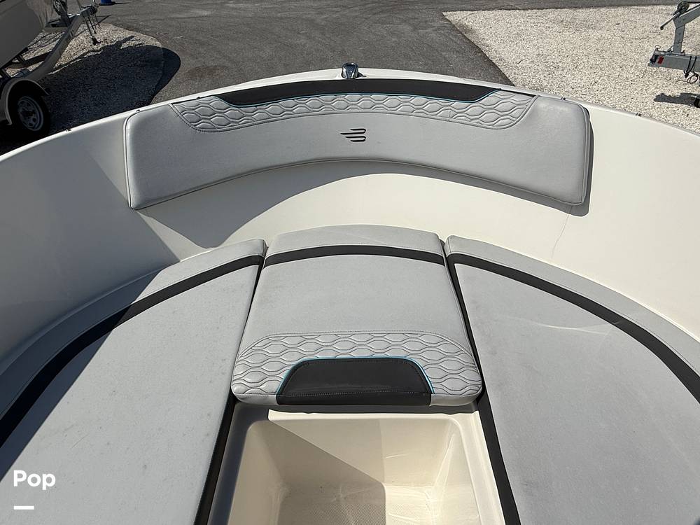 Slide: The Image of Bayliner Element M19 2024 - 15390627