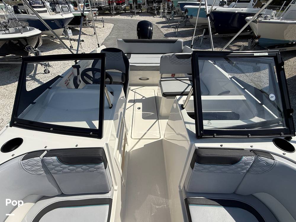 Slide: The Image of Bayliner Element M19 2024 - 15390633