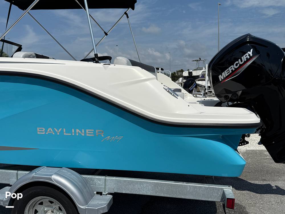 Slide: The Image of Bayliner Element M19 2024 - 15390646