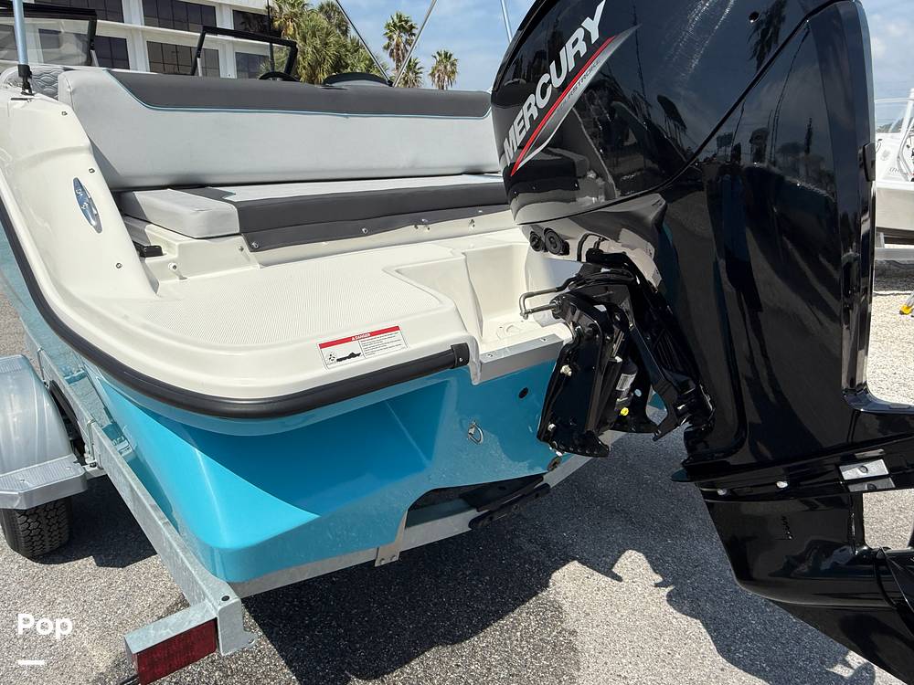 Slide: The Image of Bayliner Element M19 2024 - 15390650