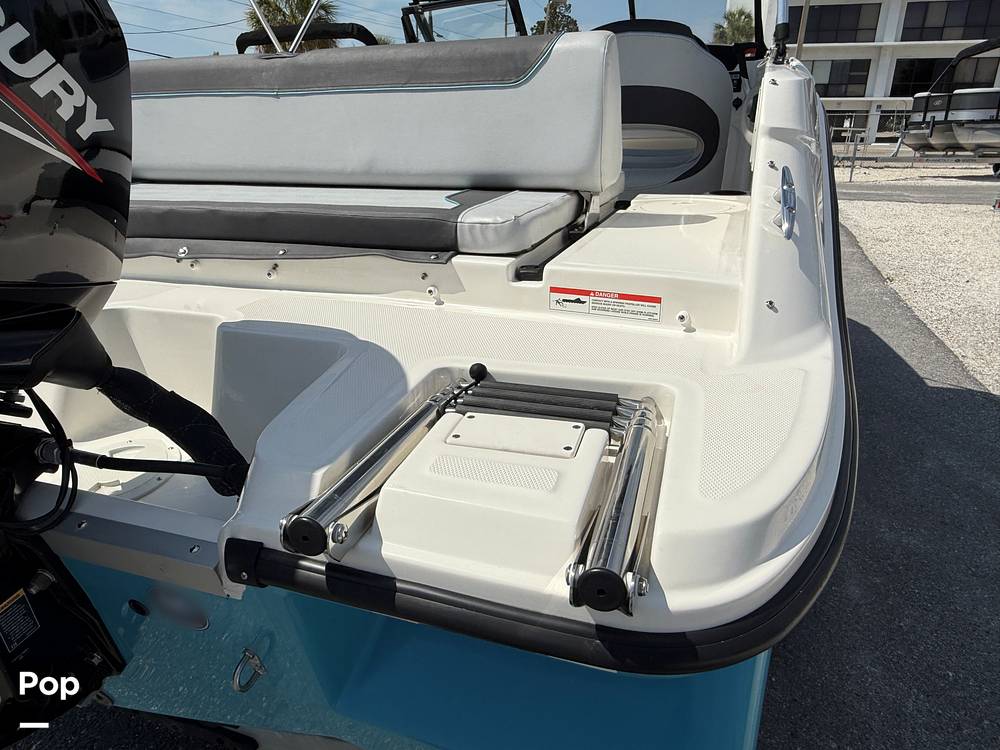 Slide: The Image of Bayliner Element M19 2024 - 15390654