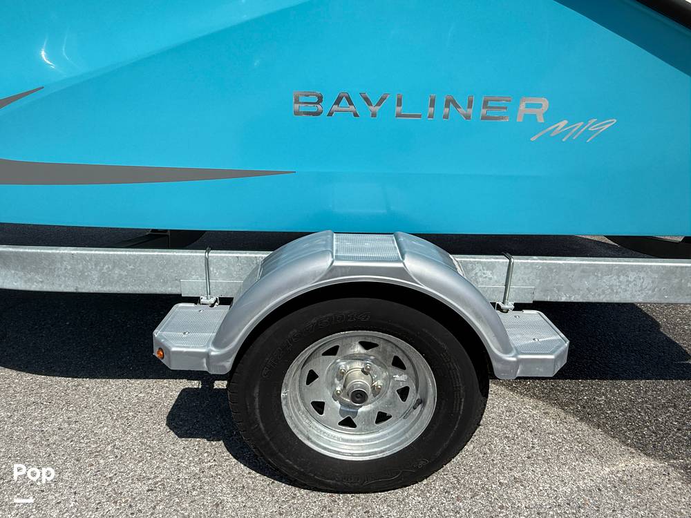 Slide: The Image of Bayliner Element M19 2024 - 15390667