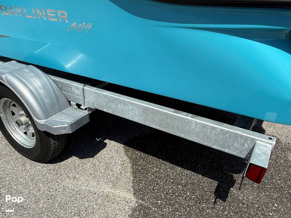 Slide: The Image of Bayliner Element M19 2024 - 15390669