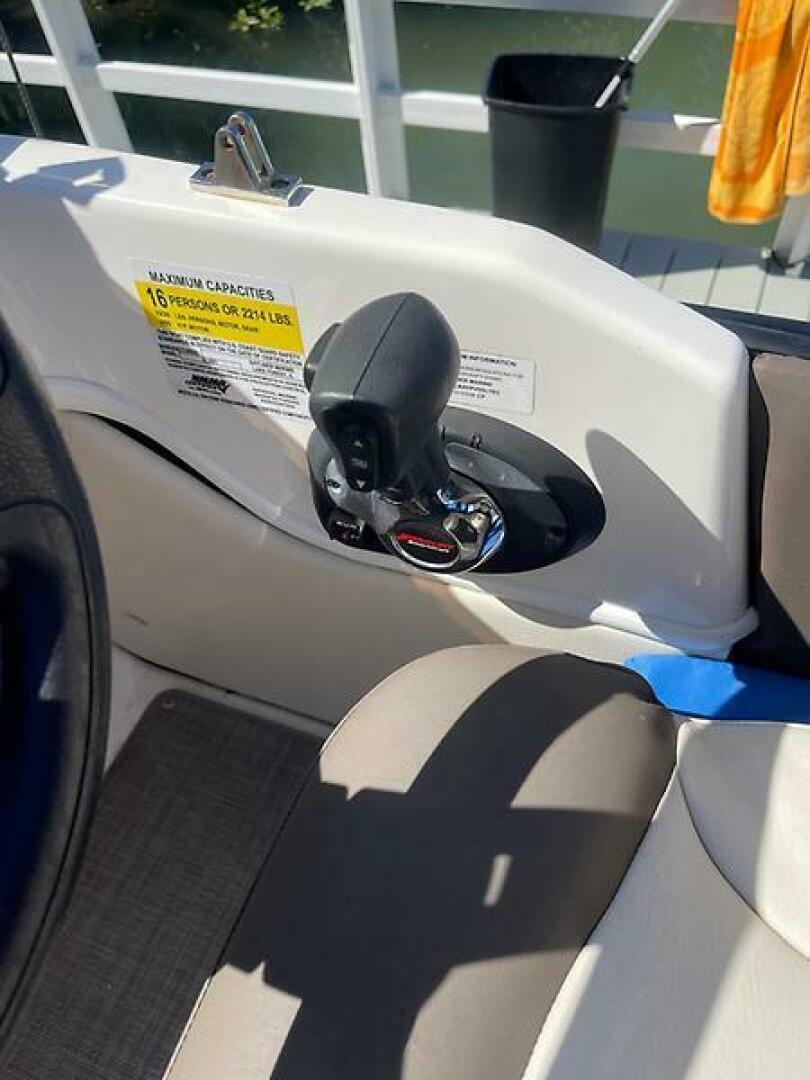 Slide: The Image of Bayliner Element XR7 2020 - 5566716