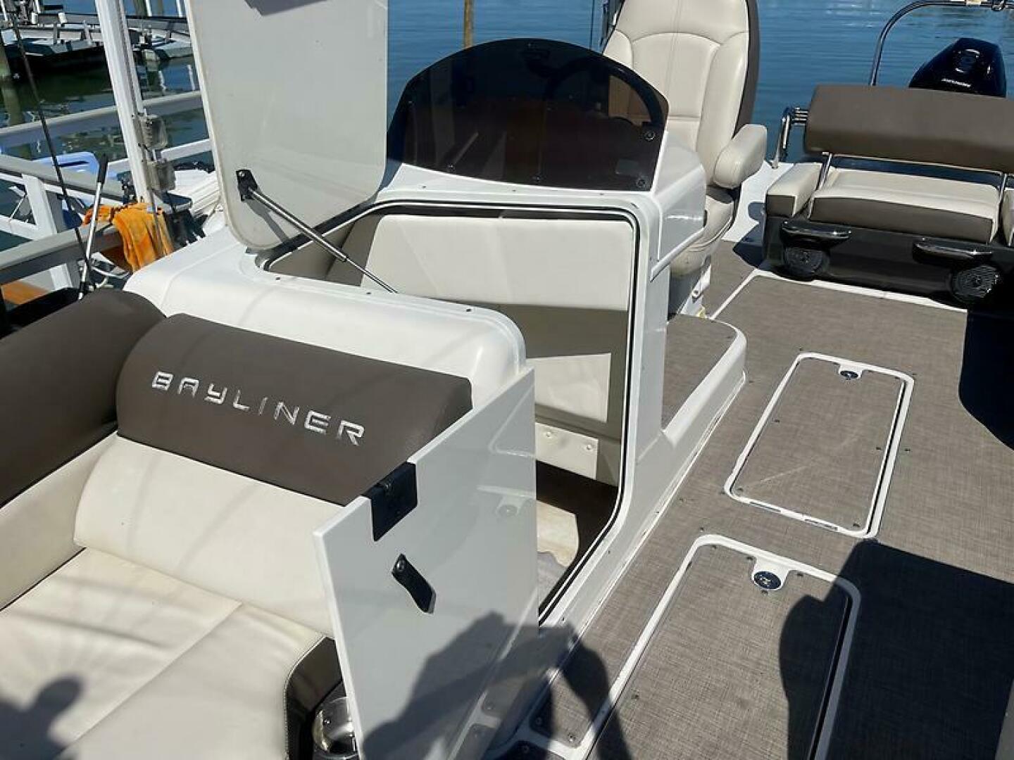 Slide: The Image of Bayliner Element XR7 2020 - 5566710
