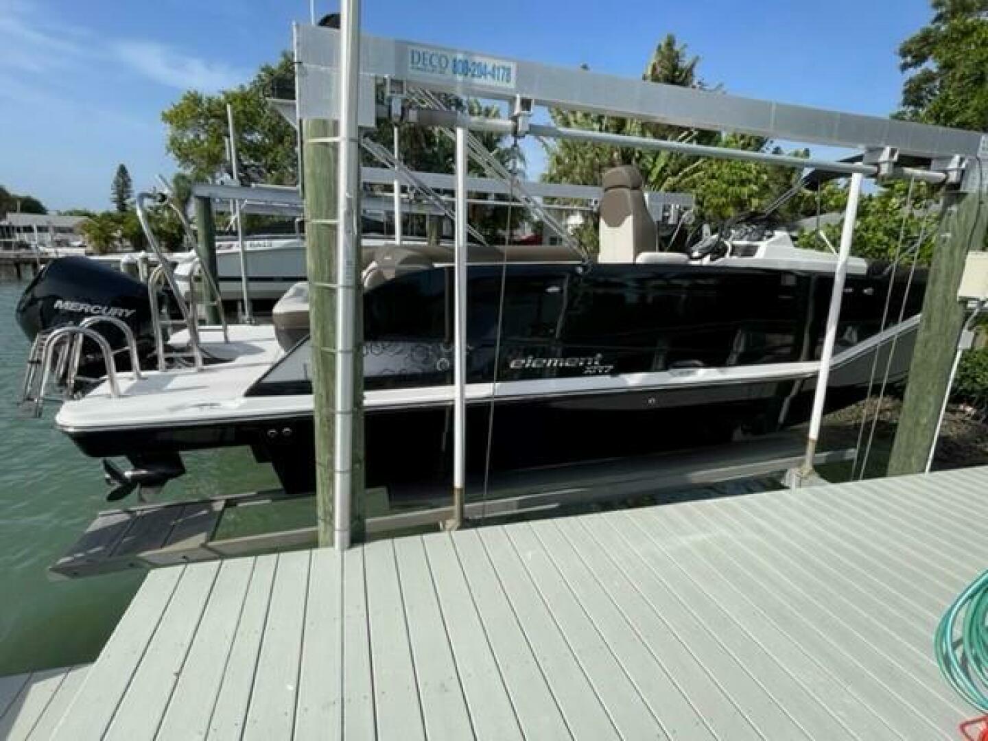 Slide: The Image of Bayliner Element XR7 2020 - 5566692