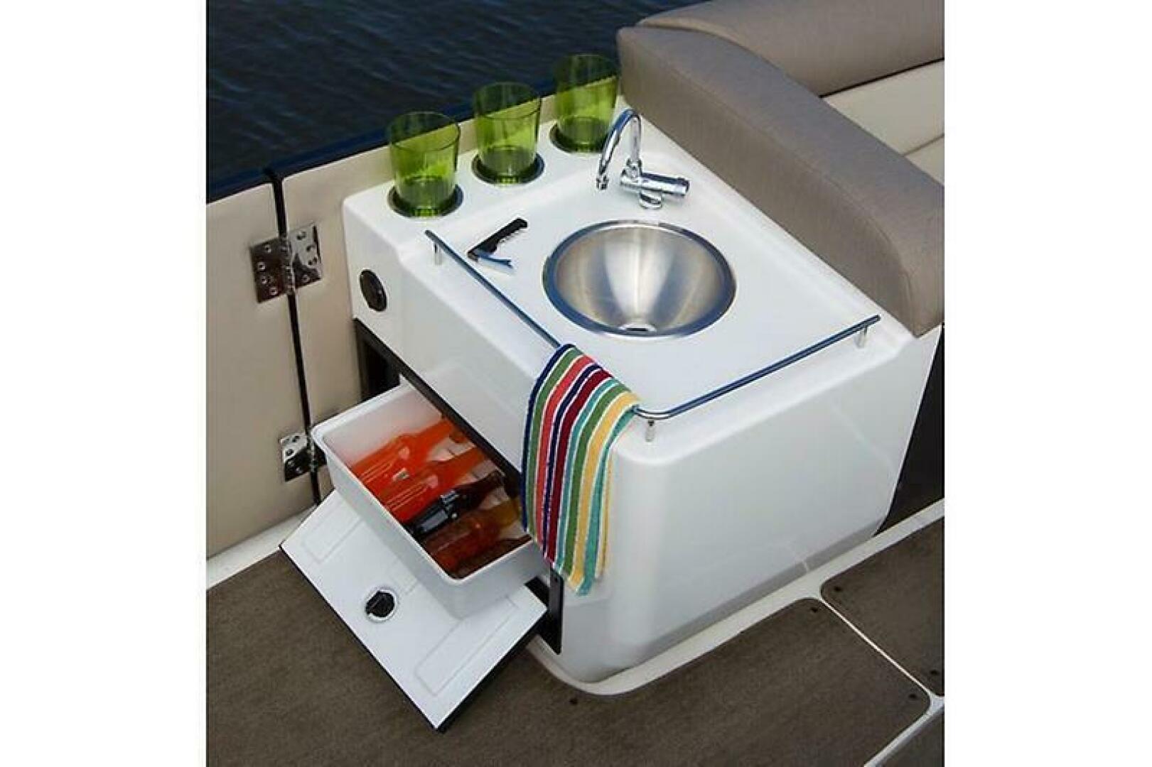 Slide: The Image of Bayliner Element XR7 2020 - 5566694