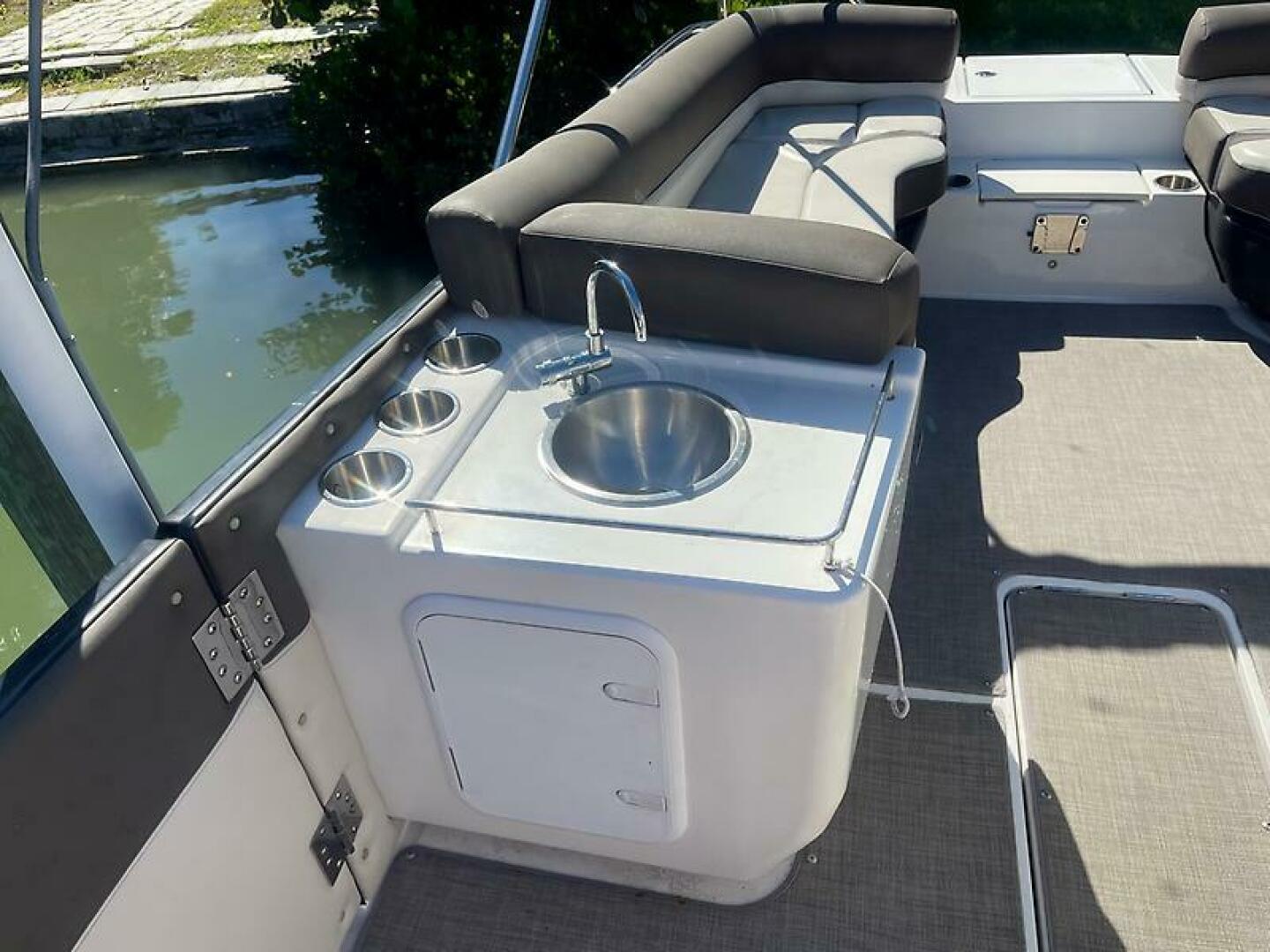 Slide: The Image of Bayliner Element XR7 2020 - 5566698