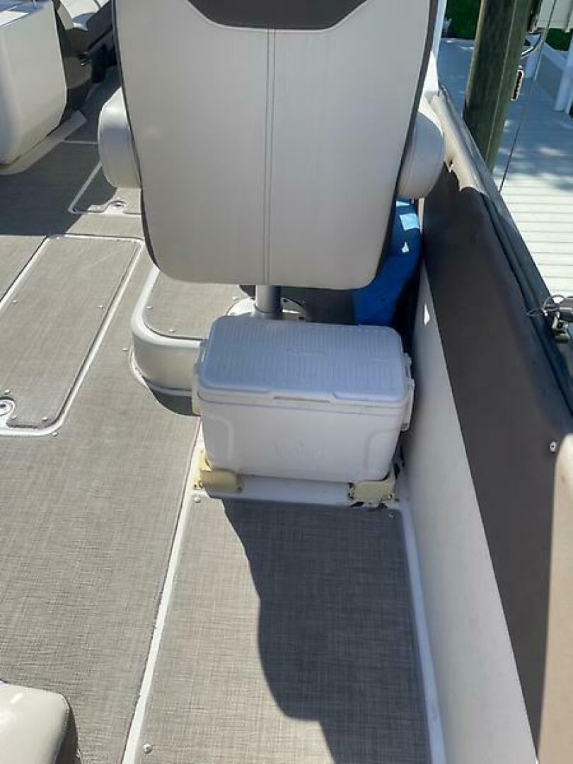 Slide: The Image of Bayliner Element XR7 2020 - 5566702