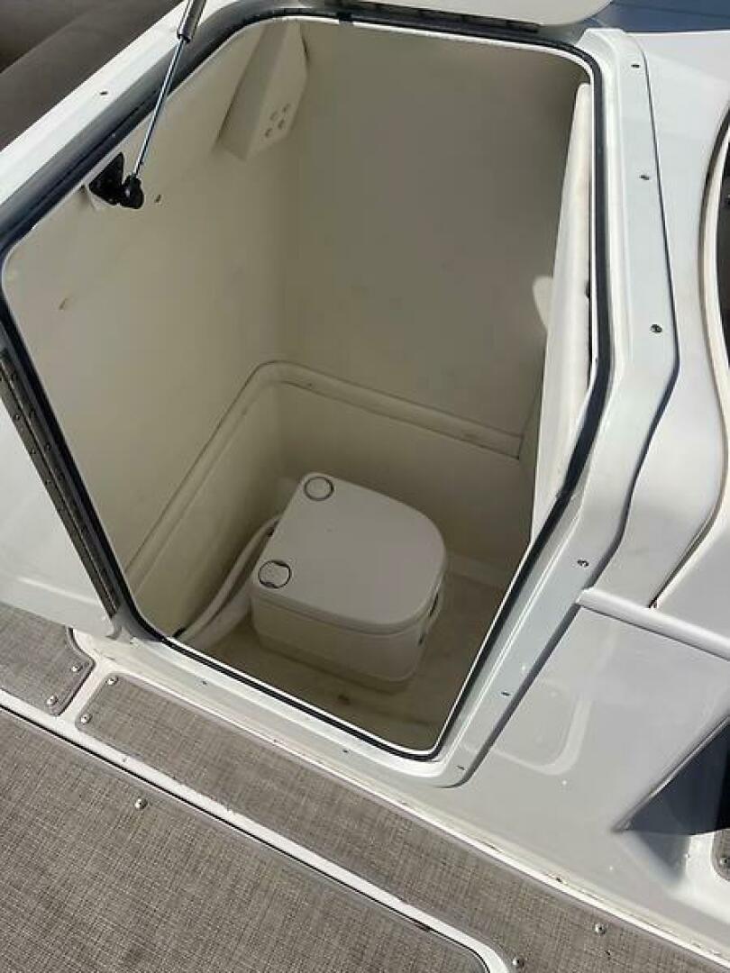 Slide: The Image of Bayliner Element XR7 2020 - 5566704