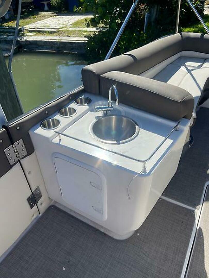 Slide: The Image of Bayliner Element XR7 2020 - 5566707