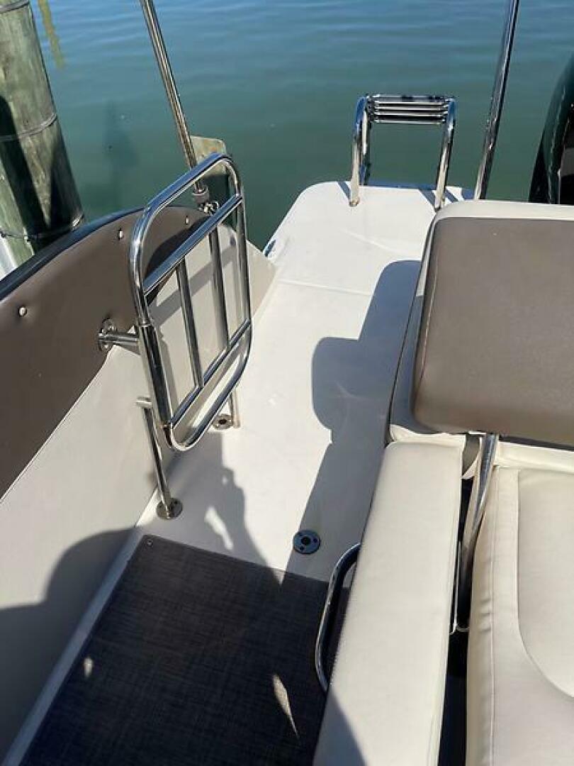 Slide: The Image of Bayliner Element XR7 2020 - 5566712