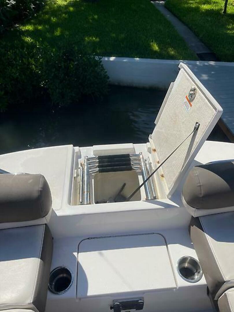 Slide: The Image of Bayliner Element XR7 2020 - 5566713