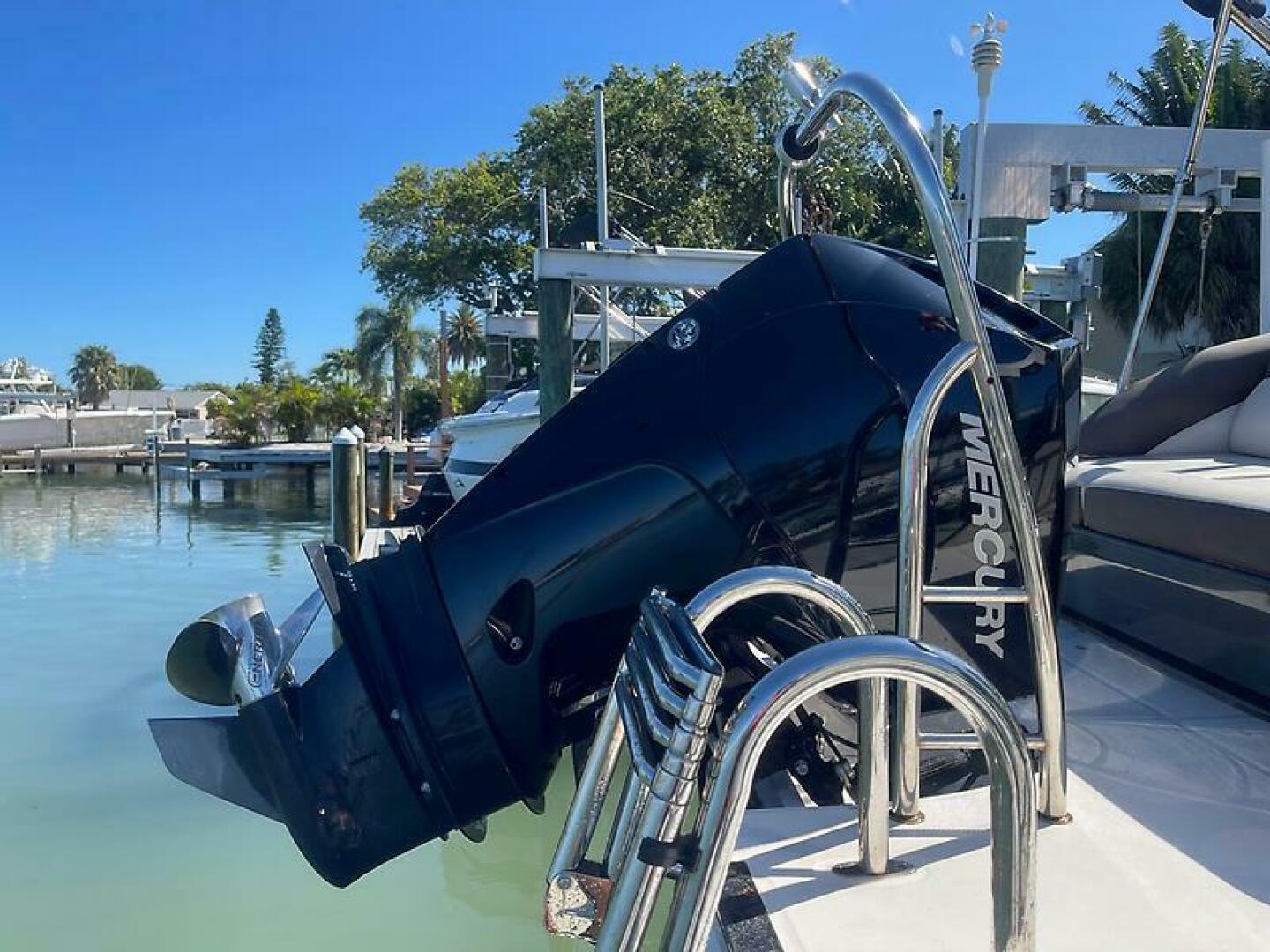 Slide: The Image of Bayliner Element XR7 2020 - 5566714