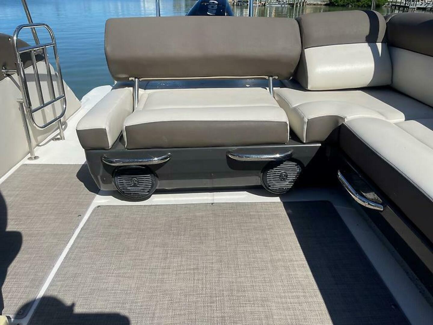 Slide: The Image of Bayliner Element XR7 2020 - 5566718