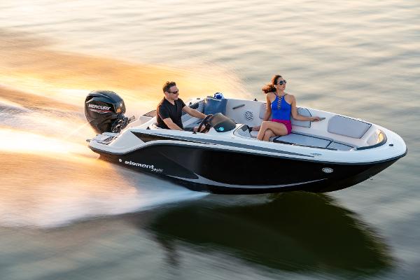 Slide: The Image of Bayliner M15 2022 - 0