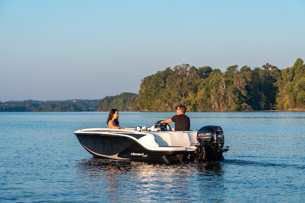 Slide: The Image of Bayliner M15 2022 - 3
