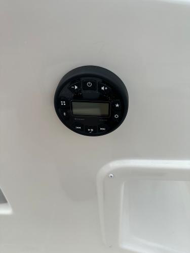 Slide: The Image of Control panel on 2025 Bayliner M15 boat dashboard. - 6