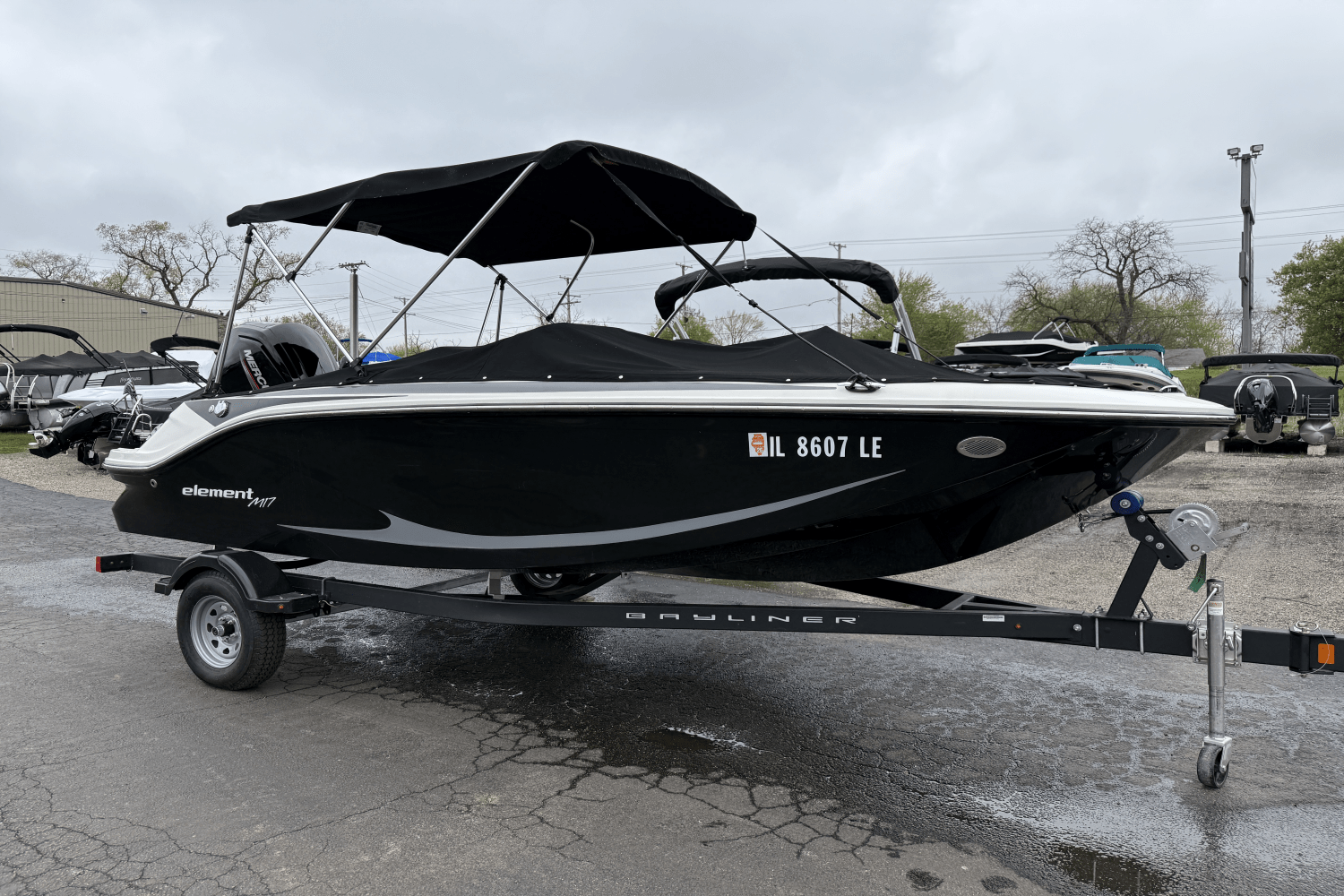 Slide: The Image of Bayliner M17 2023 - 0