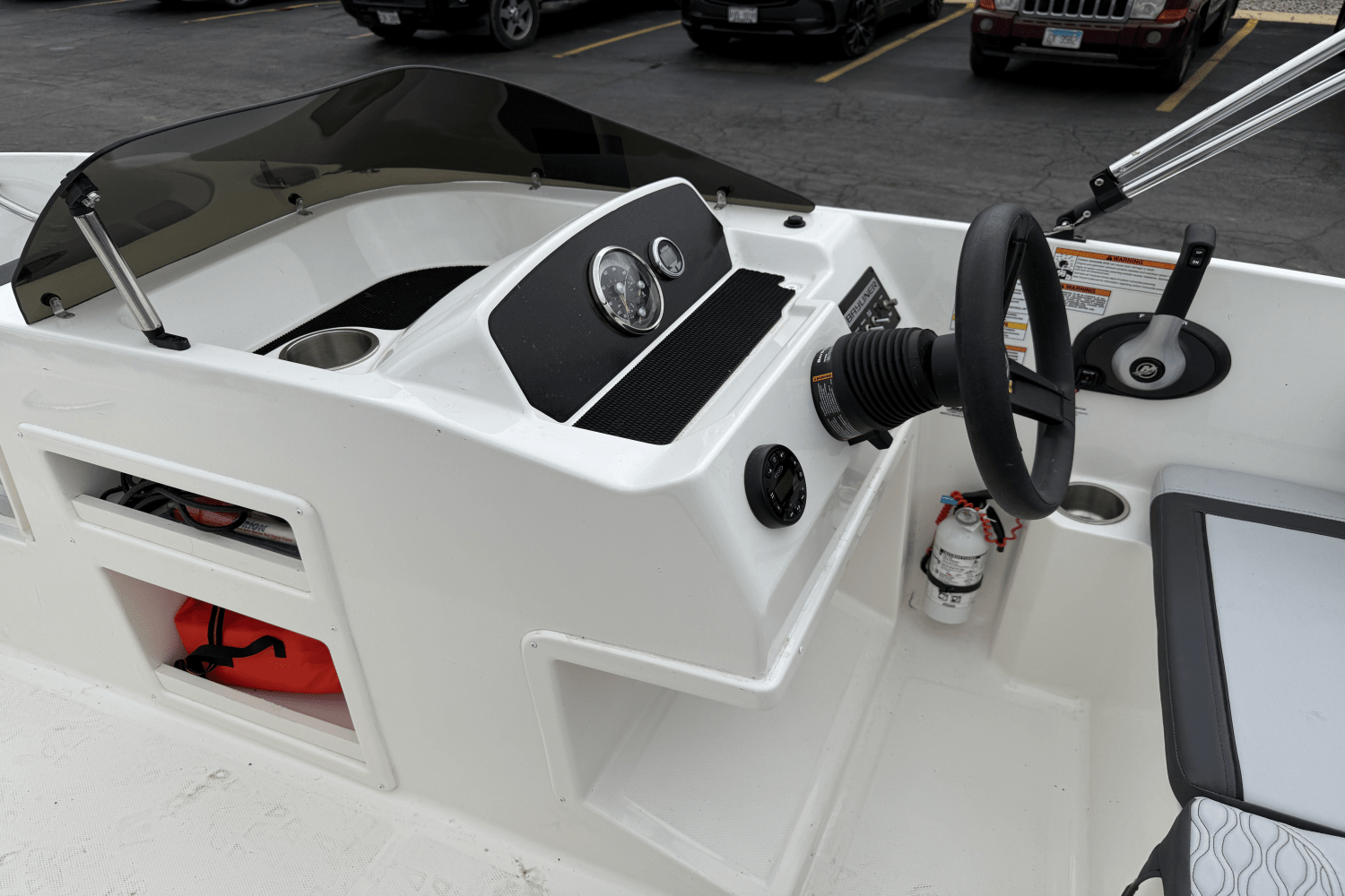 Slide: The Image of Bayliner M17 2023 - 12